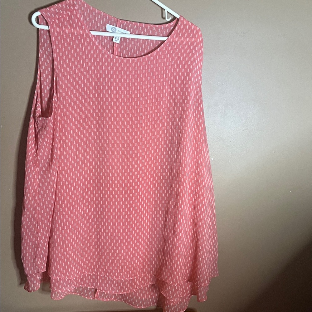 😄Plus size flowy sleeveless blouse Christina B